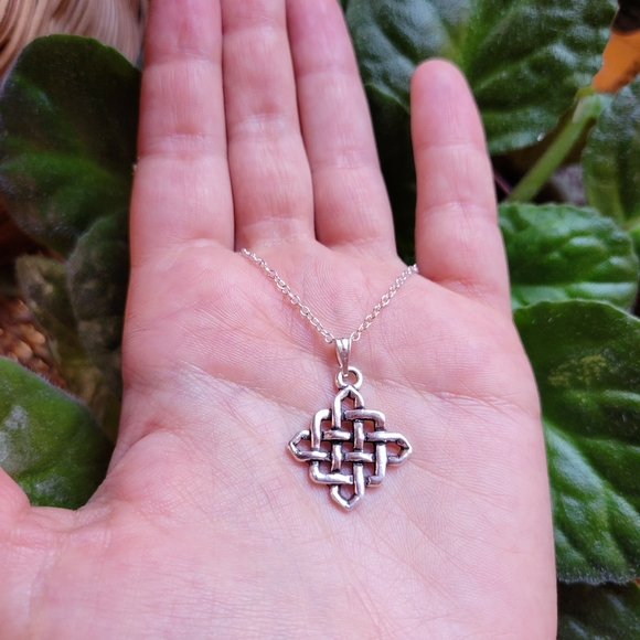 New Silver Celtic Knot Necklace - Picture 8 of 16